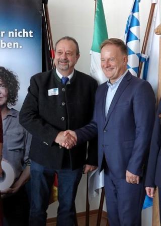 Rudolf Haberl und Landrat Robert Niedergesäß